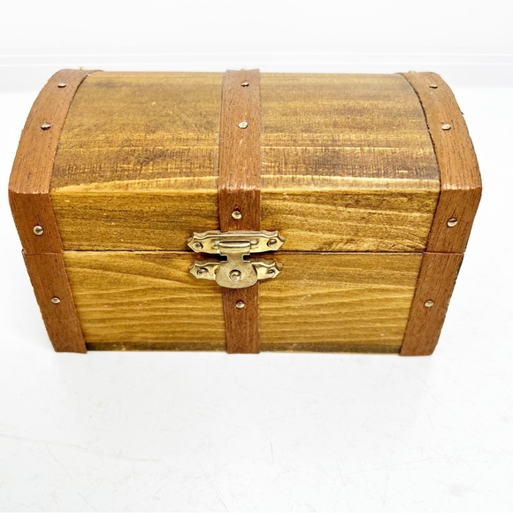 Wooden trinket box - Picture 1 of 14